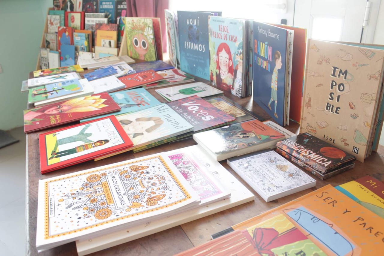VICTORIA LOOS: “EL LIBRO ES COMO UN ÁLBUM DE FOTOS, PERMITE OTRA VINCULACIÓN”