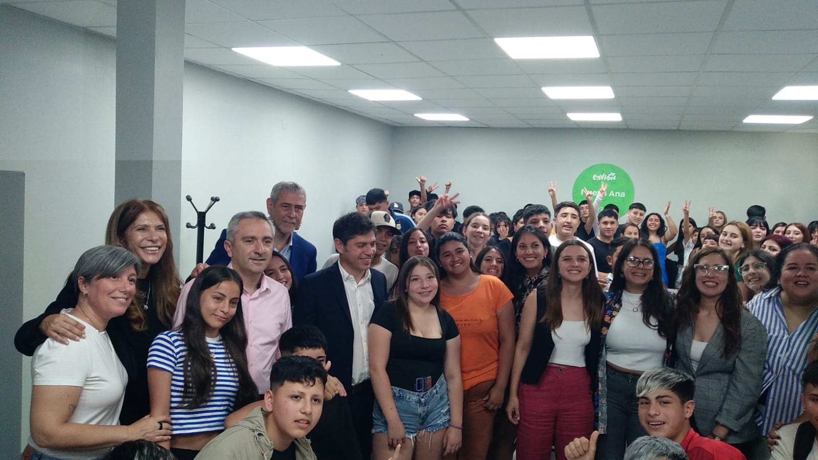 AXEL KICILLOF: “CUANDO LA COSA ESTÁ DIFÍCIL HAY QUE ESTAR EN COMUNIDAD”