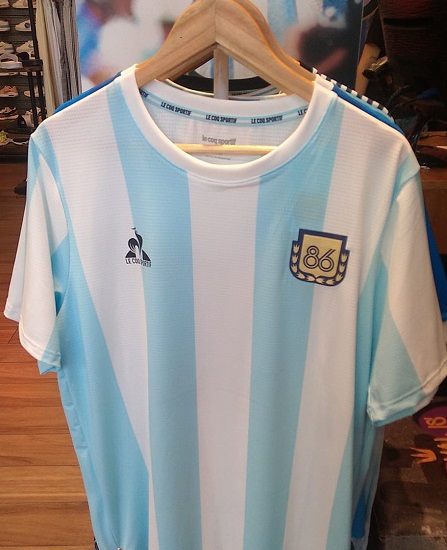 LA PLATA: LA CAMISETA RÉPLICA DEL '86 LA MÁS VENDIDA