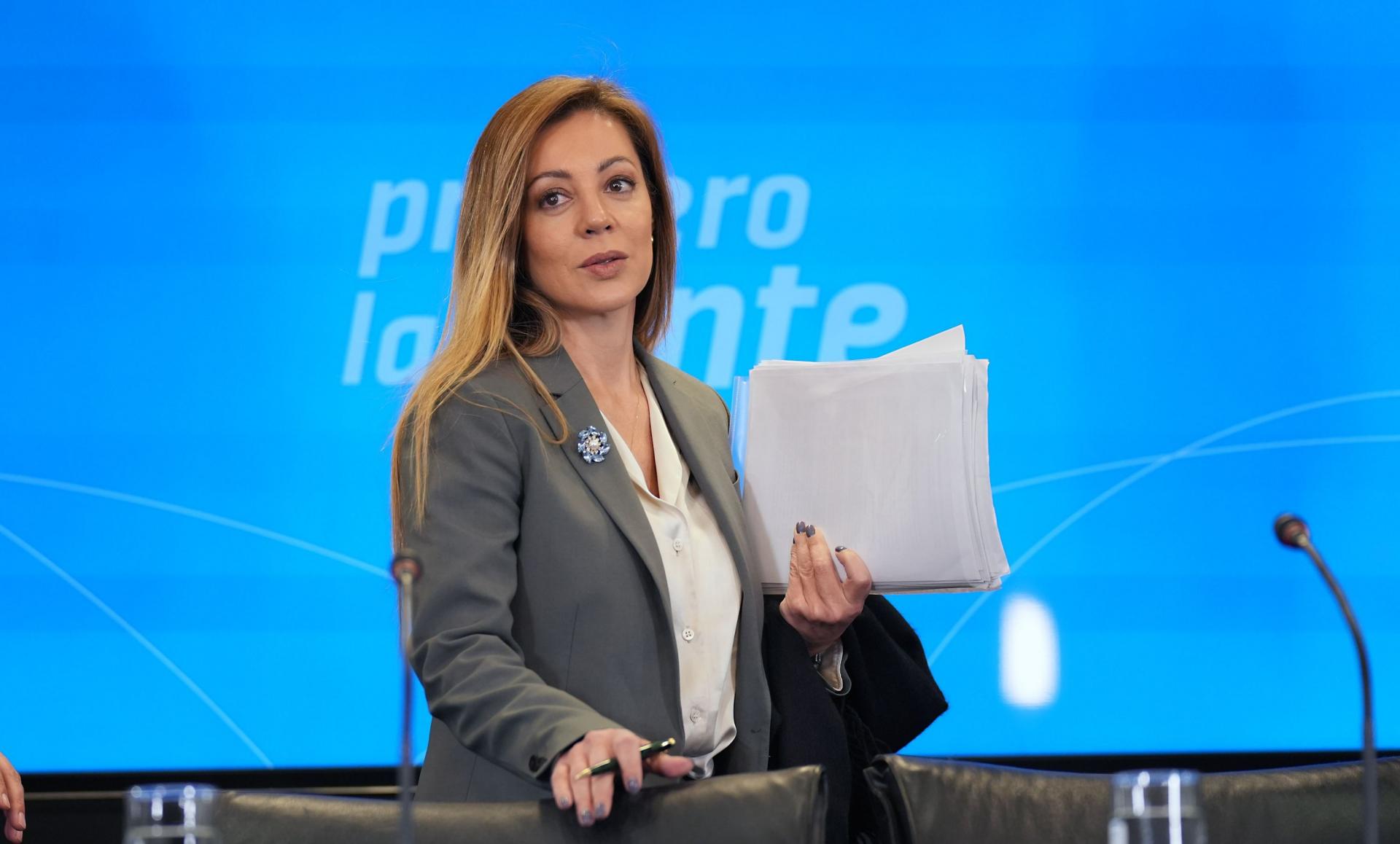 FLAVIA ROYON: “NO HABRÁ AUMENTOS ABRUPTOS DE PRECIOS EN LOS COMBUSTIBLES"