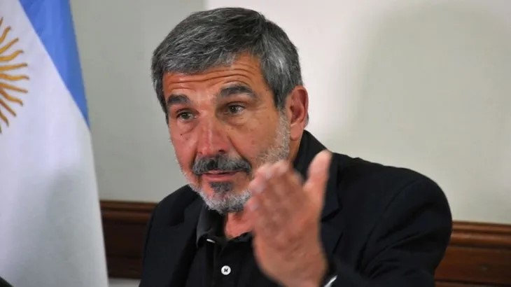 ROBERTO SALVAREZZA: “SON PROPUESTAS VIEJAS DE LAS DERECHAS LIBERALES PARA AMÉRICA LATINA”