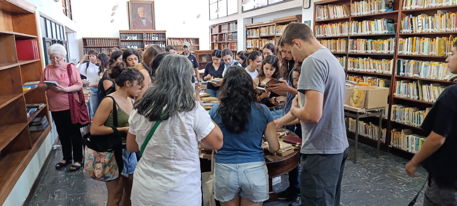 LA BIBLIOTECA CENTRAL DE LA PROVINCIA REGALA MILES DE LIBROS