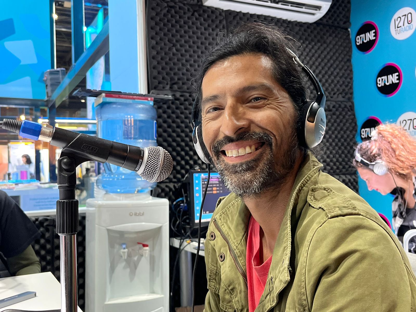 LEO VACA: “TRABAJAR CON MADRES Y ABUELAS PARA EL LIBRO ES UN TESORITO QUE ME DIÓ LA VIDA”