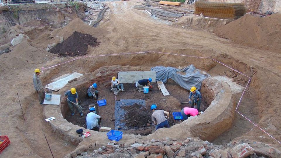 RECONSTRUCCIÓN DEL PASADO HISTÓRICO A TRAVÉS DE LA ARQUEOLOGÍA URBANA
