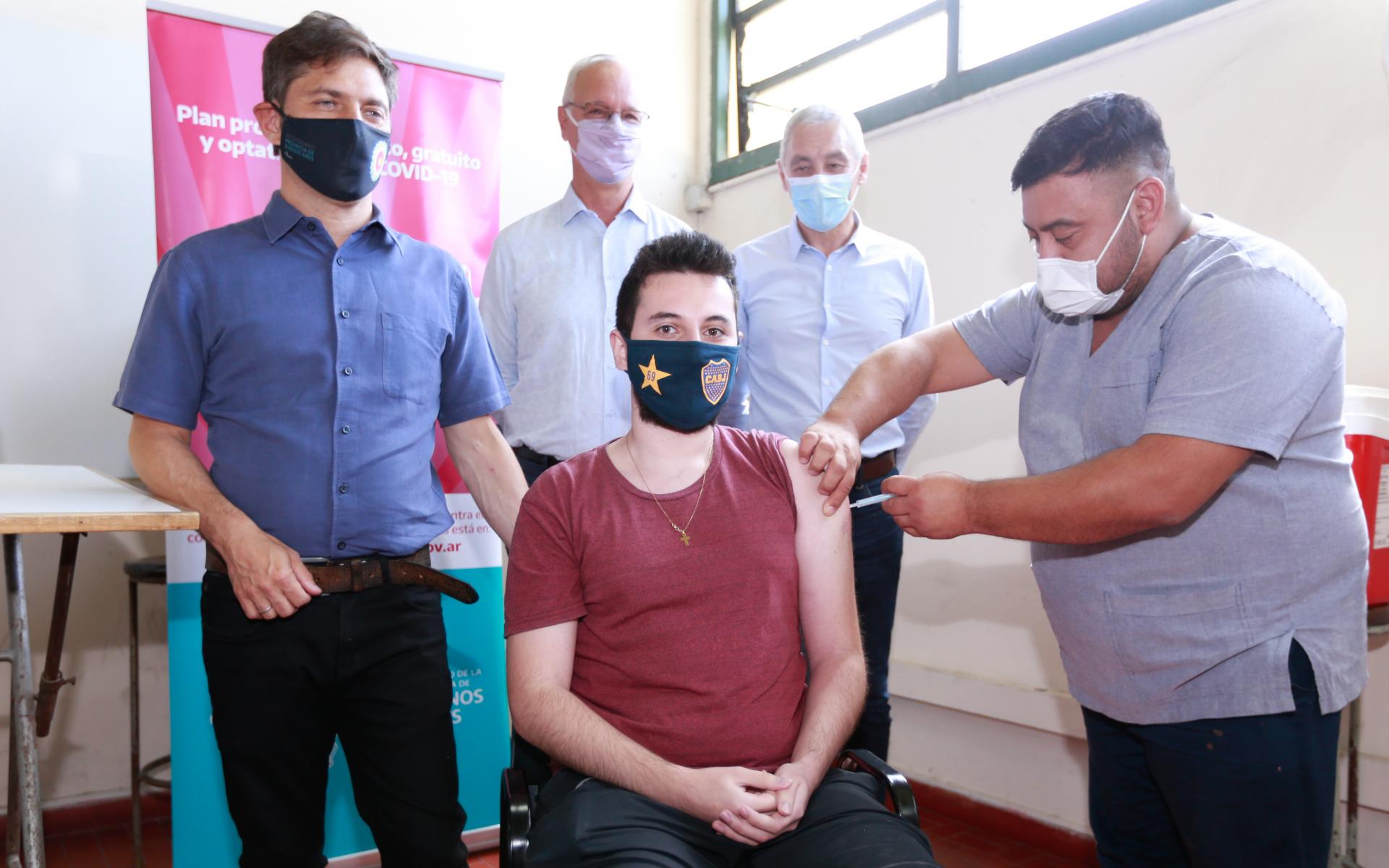 KICILLOF, GOLLAN Y CAGLIARDI VISITARON UN OPERATIVO DE VACUNACIÓN EN BERISSO