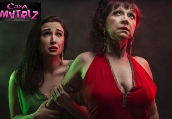 ANA ACOSTA: "SOY MUY FELIZ ARRIBA DEL ESCENARIO CON MI HIJA"