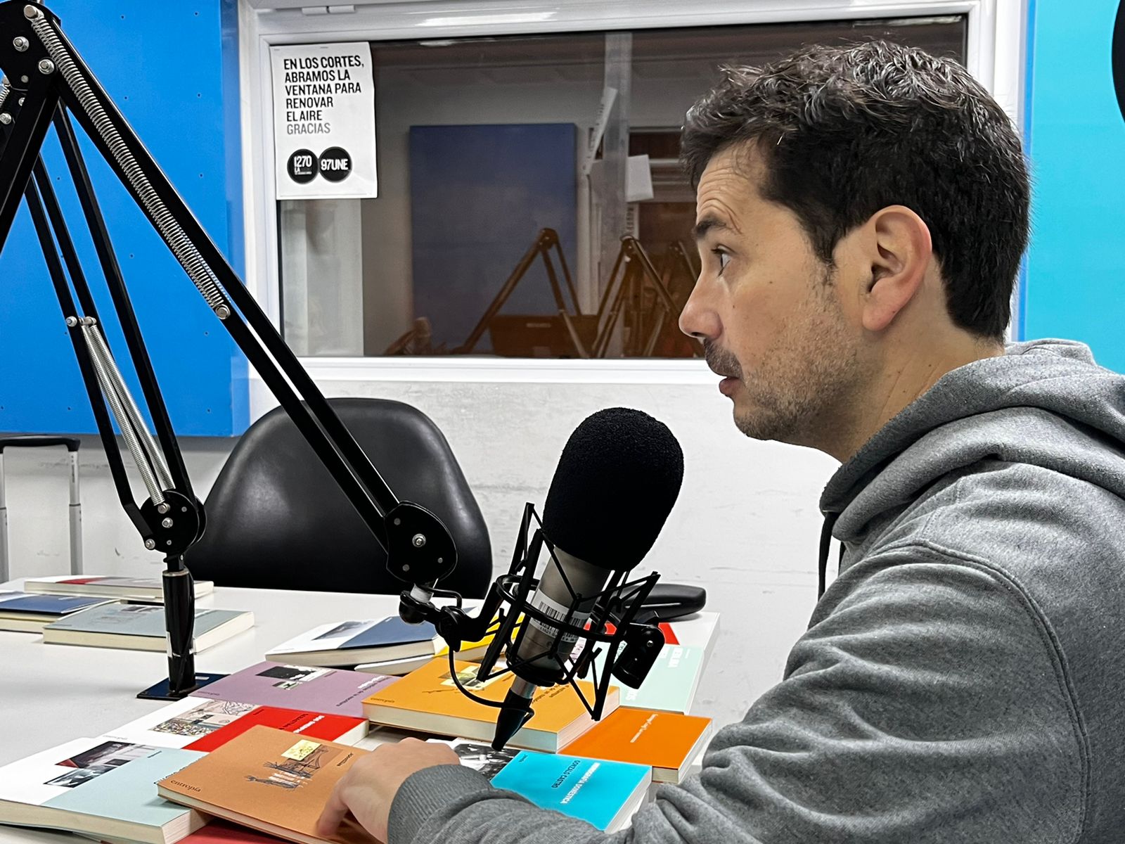 SEBASTIÁN MARTÍNEZ DANIELL: “EN ÉPOCAS DE CRISIS, LA GENTE ESCRIBE MUCHO”
