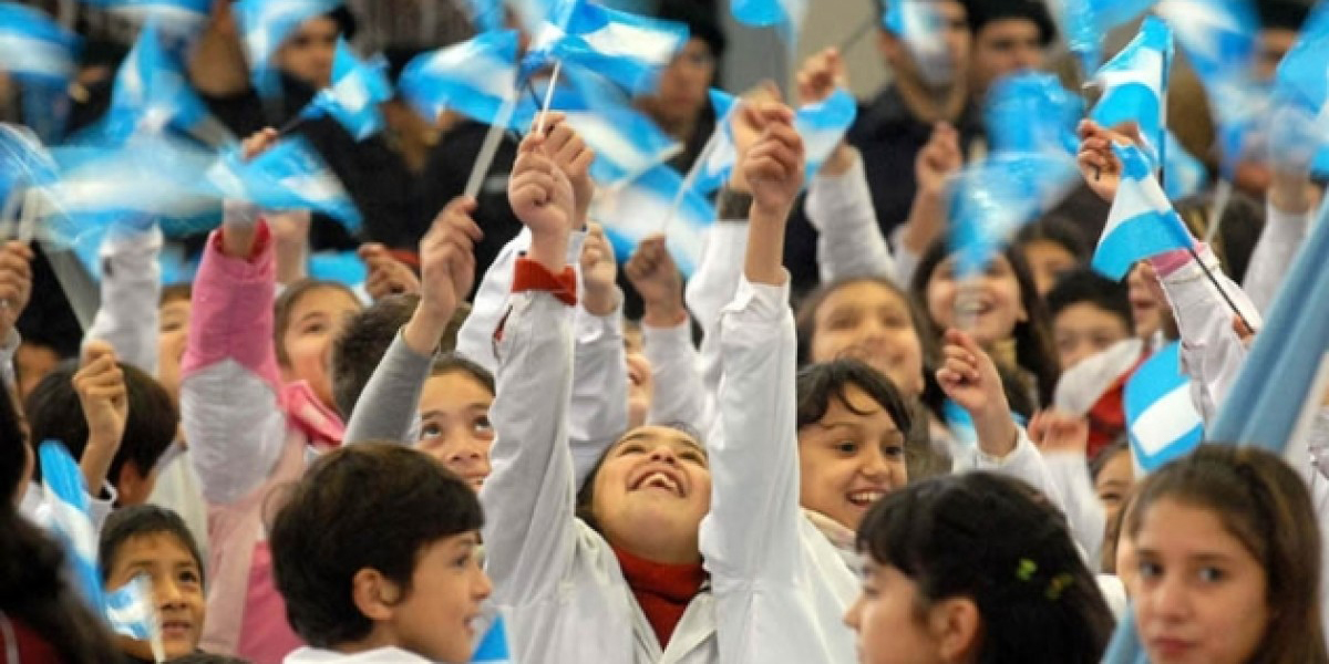 GLADYS LOPRETO: “MI LIBRO NACE ENTRE LA EDUCACIÓN Y EL LENGUAJE”