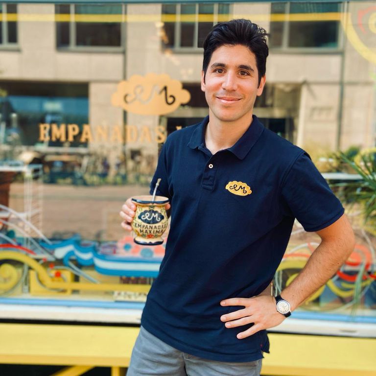 JOVEN ARGENTINO TRIUNFA VENDIENDO EMPANADAS EN HOLANDA