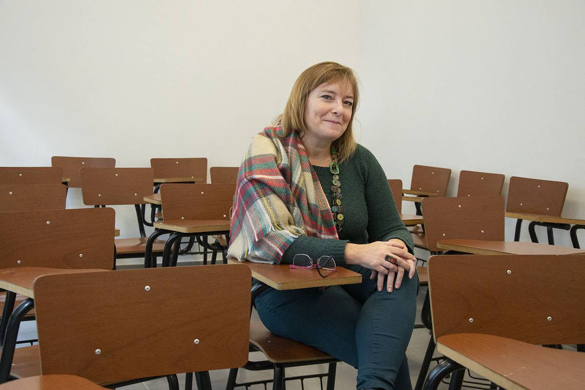 DE LAS ESCUELAS PALACIO DE FINES DE SIGLO XIX A LAS ESCUELAS POBRES DE HOY