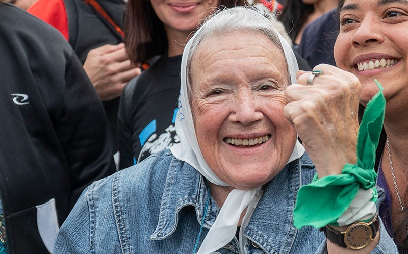 NORA CORTIÑAS: “AHORA QUE SE PUEDE, HAY QUE IR A VOTAR”