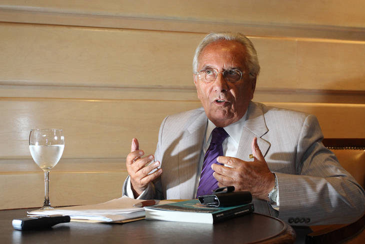 HÉCTOR RECALDE: “ME PARECE MÁS IMPORTANTE INCORPORAR MUJERES”
